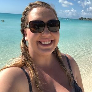 Meet your Posher, Courtney